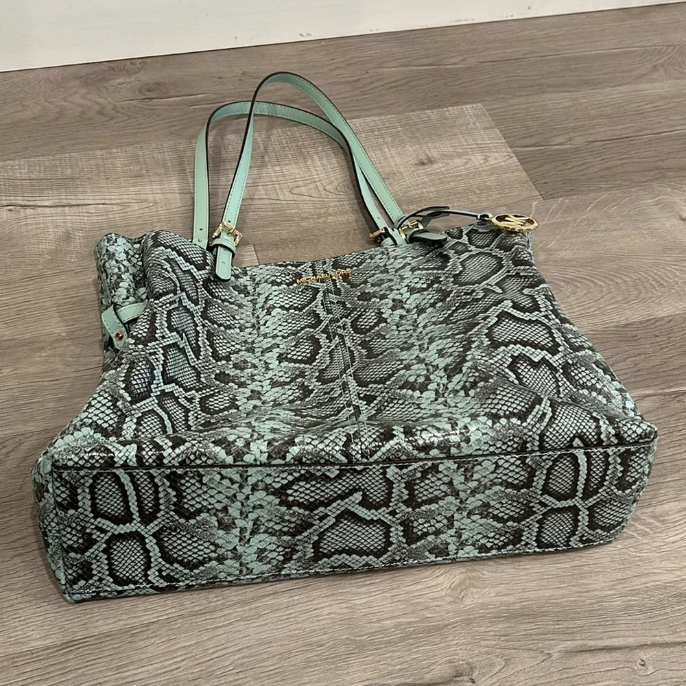 MICHAEL KORS | Embossed Leather Tote Pale Jade